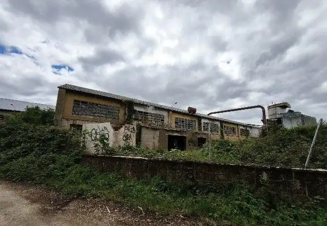 Vista exterior de Nau industrial en venda en Hacinas