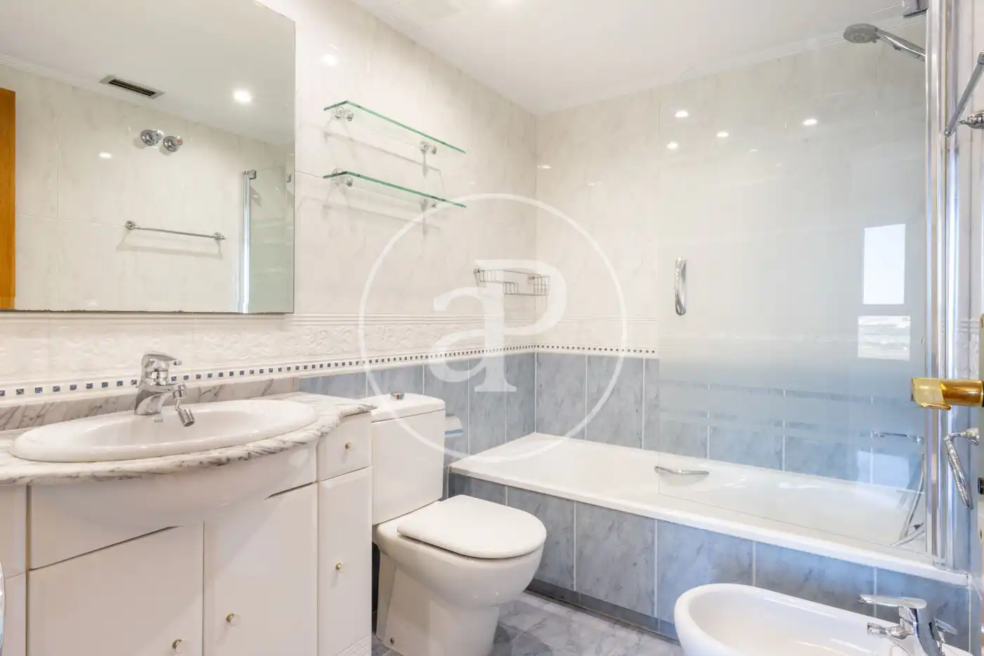 Bathroom of Flat for sale in Valencia  with Air Conditioner, Heating and Private garden