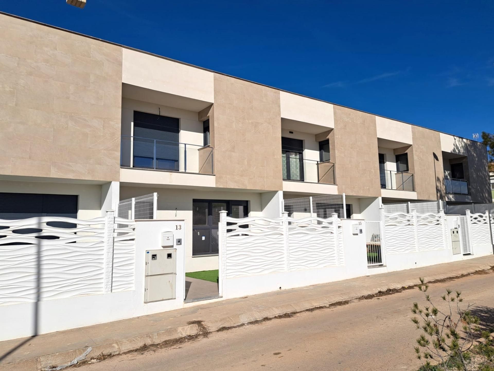 Exterior view of Single-family semi-detached for sale in Requena  with Heating, Terrace and Balcony