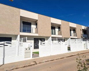 Exterior view of Single-family semi-detached for sale in Requena  with Heating, Terrace and Balcony