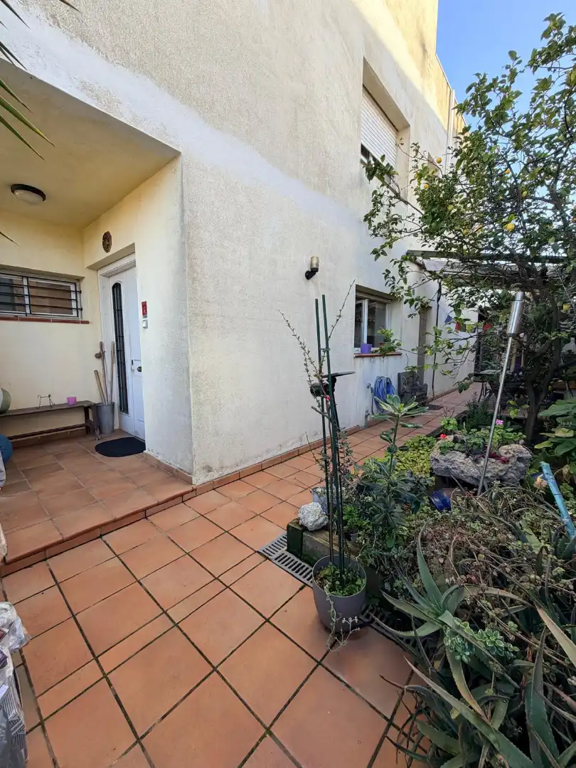 Vista exterior de Casa adosada en venda en Malgrat de Mar amb Aire condicionat, Calefacció i Jardí privat