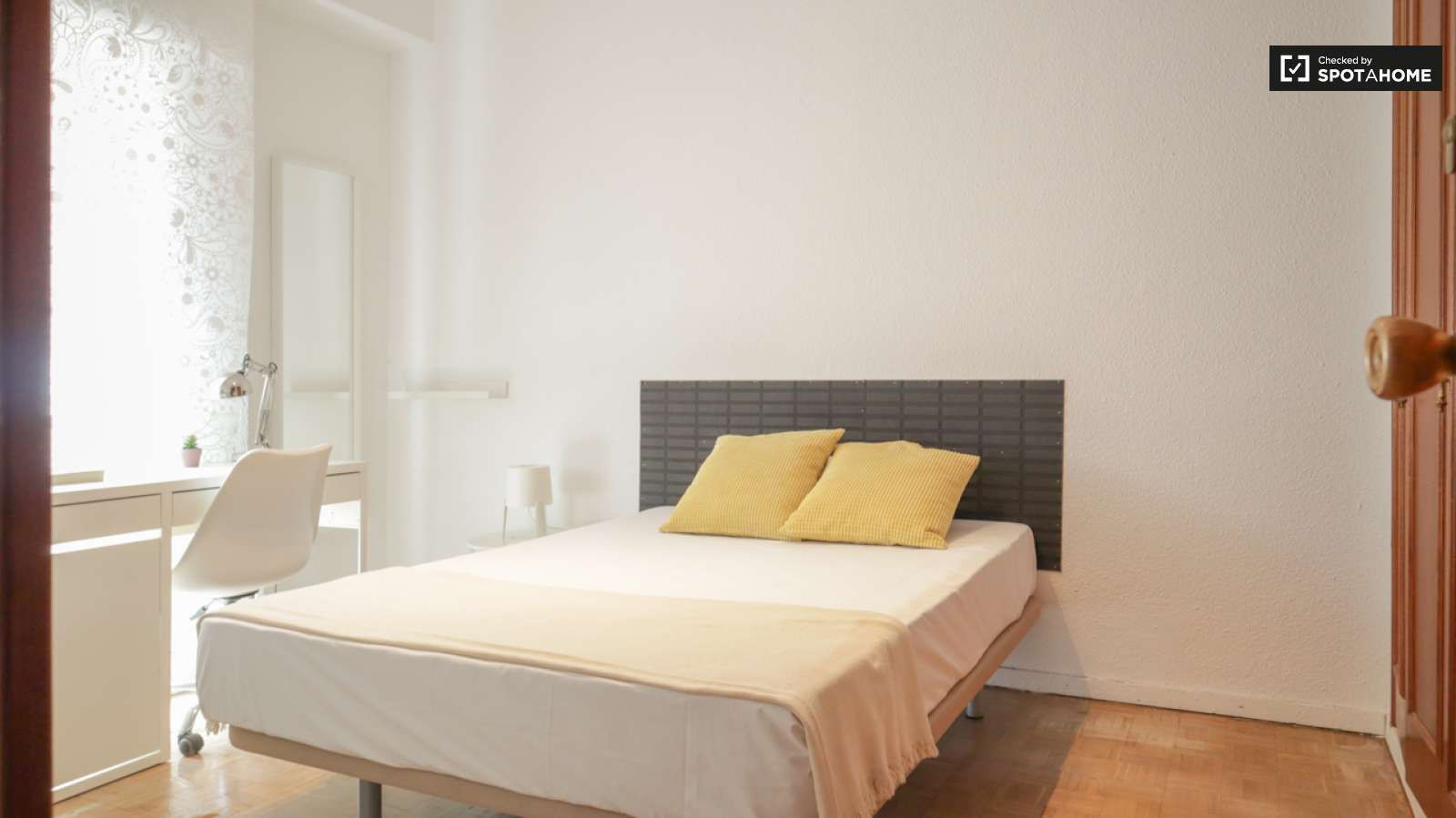 Bedroom of Flat to share in  Madrid Capital  with Air Conditioner, Heating and Terrace