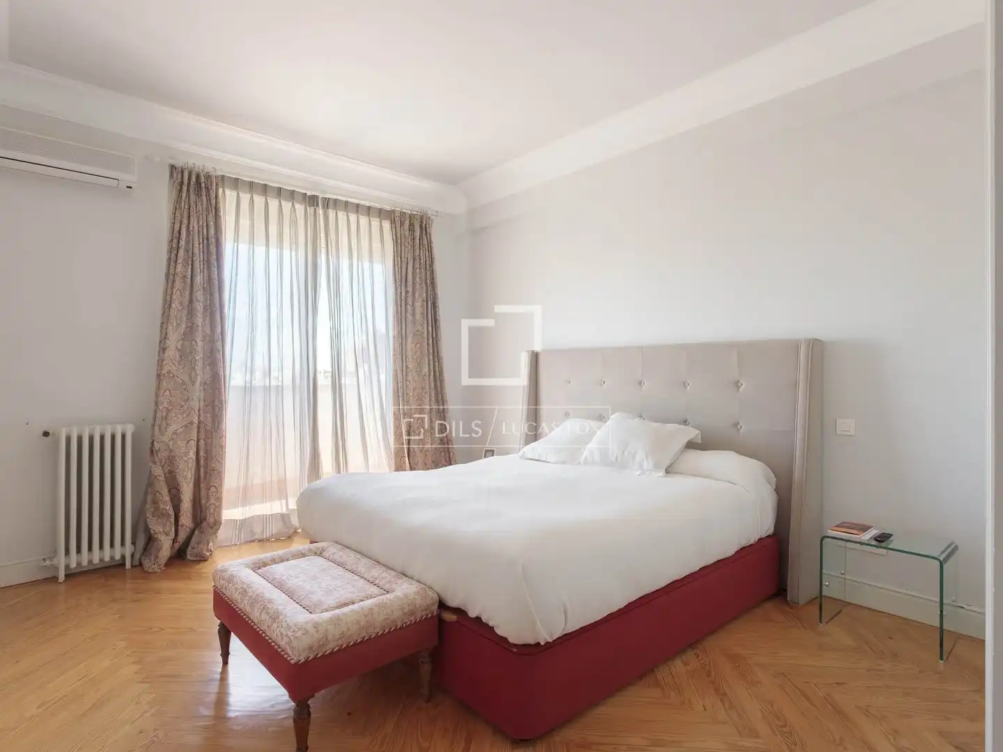 Bedroom of Attic for rent in Madrid  with Air Conditioner, Heating and Parquet flooring