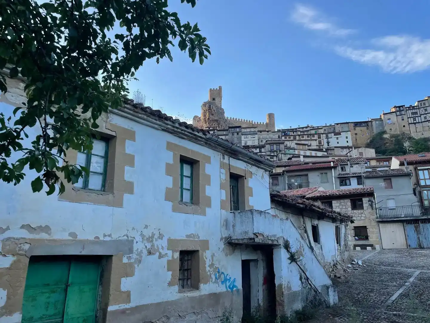 Vista exterior de Finca rústica en venda en Frías amb Jardí privat