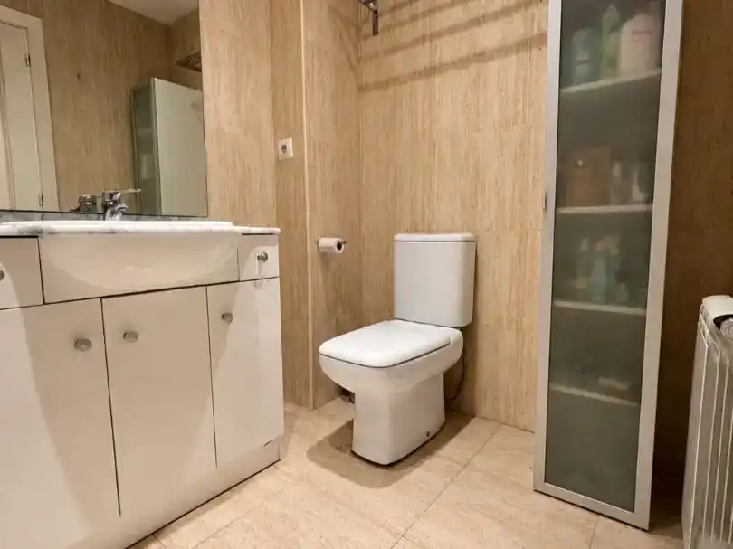 Badezimmer von Wohnung zum Verkauf in Sabadell