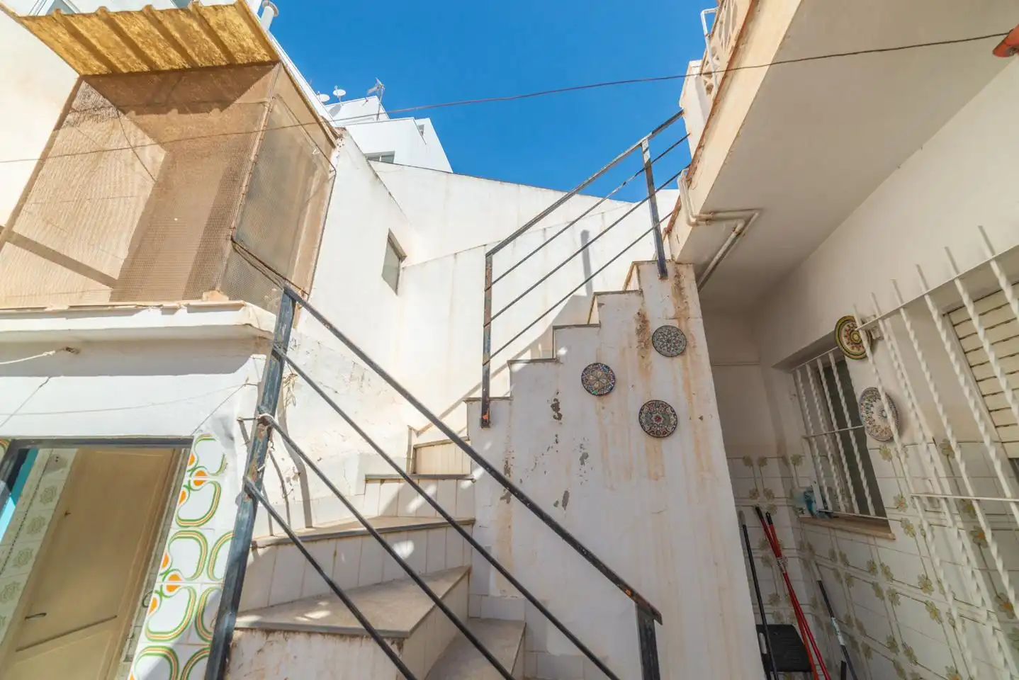 Vista exterior de Casa o xalet en venda en San Pedro del Pinatar amb Aire condicionat, Jardí privat i Terrassa