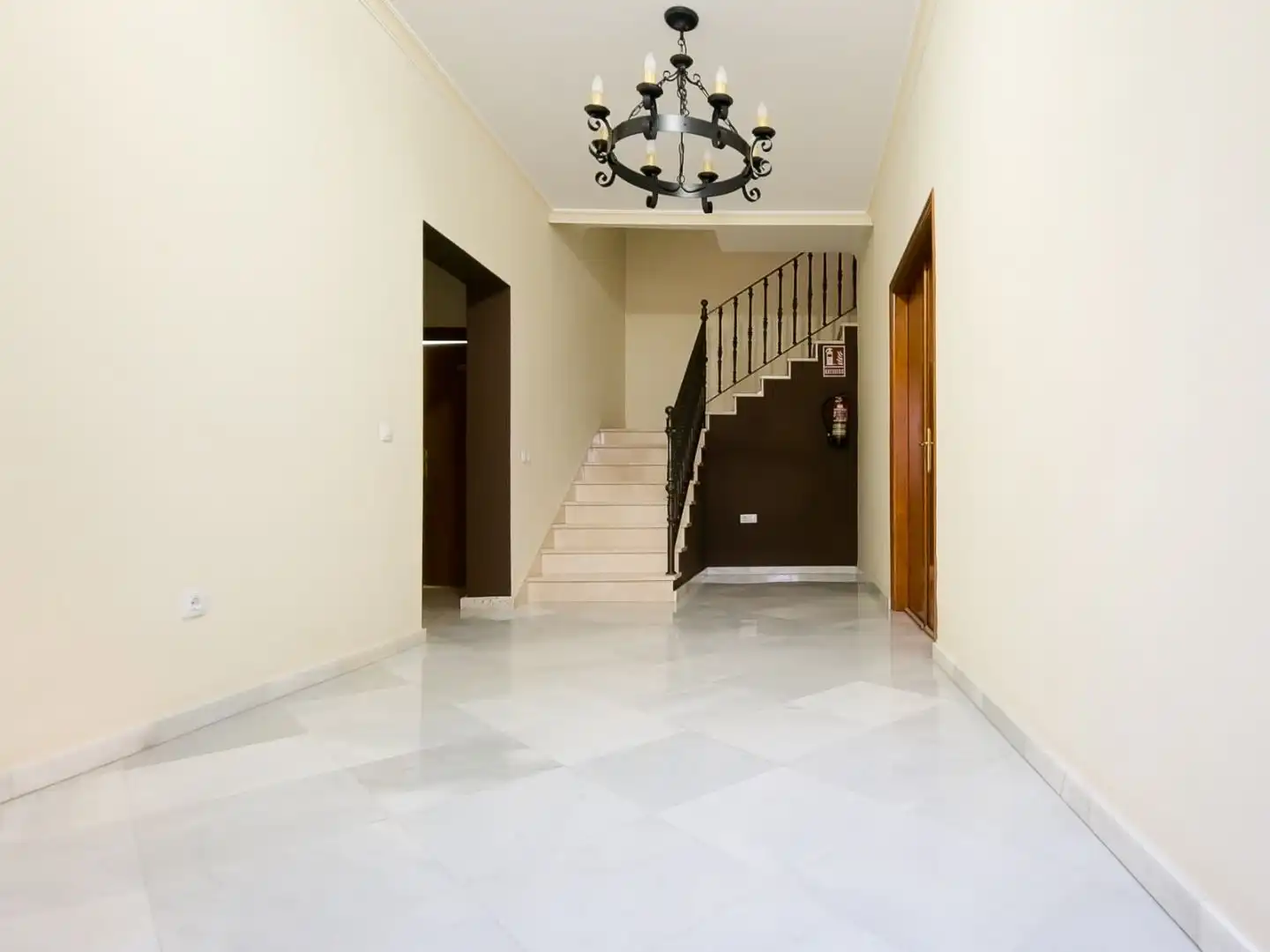 Local en venta en El Coronil con Aire acondicionado, Calefacción y Amueblado