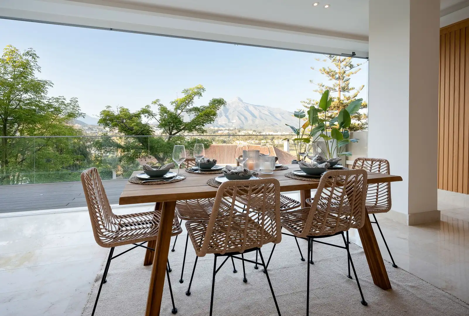 Comedor de Planta baja en venta en Marbella con Aire acondicionado, Calefacción y Jardín privado