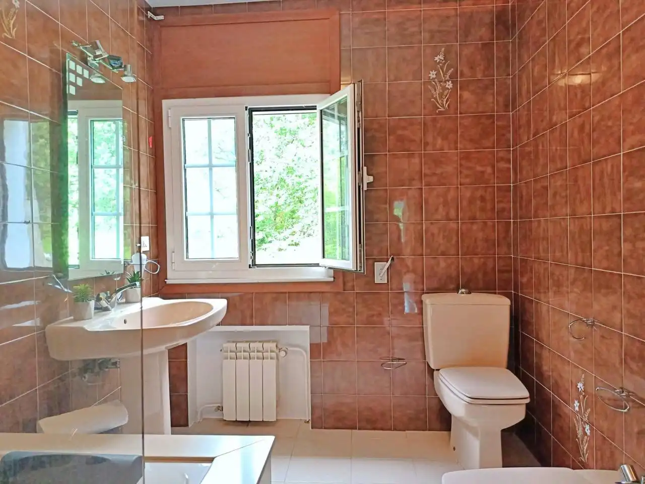 Baño de Casa o chalet en venta en Oleiros con Calefacción