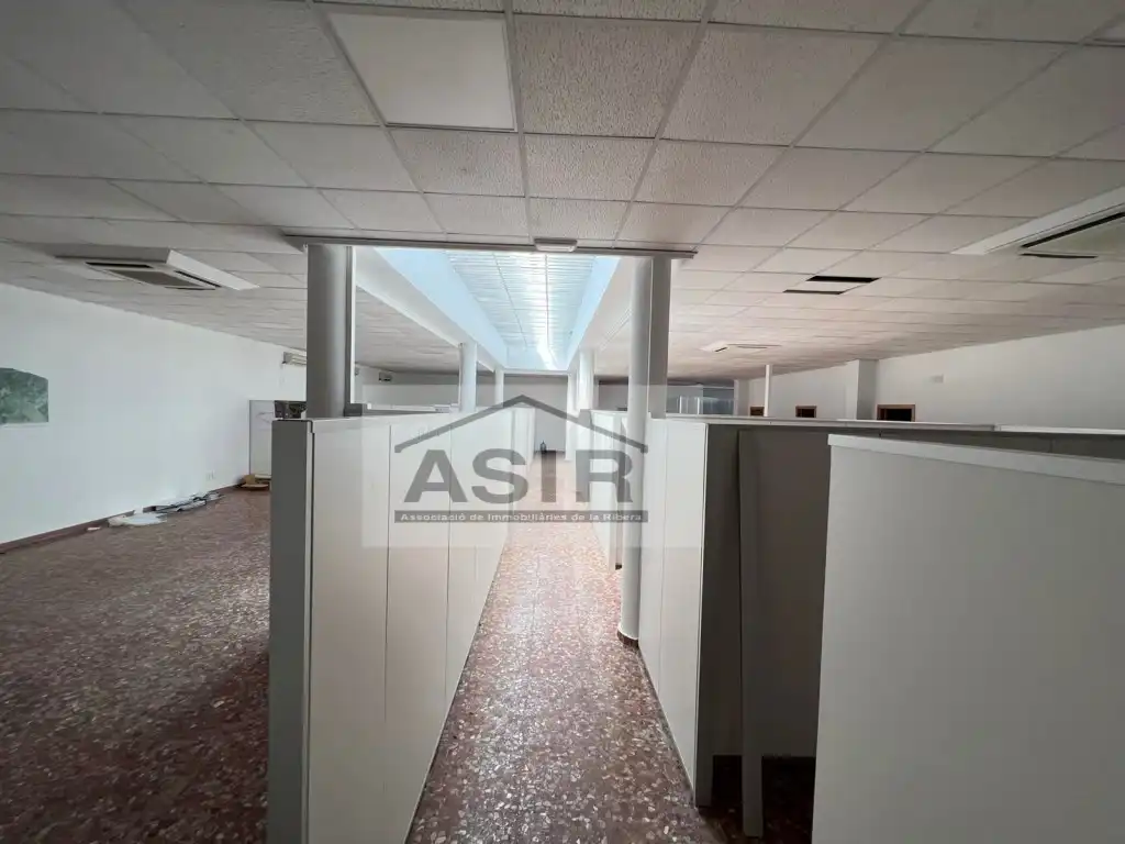 Industrial buildings for rent in Favara