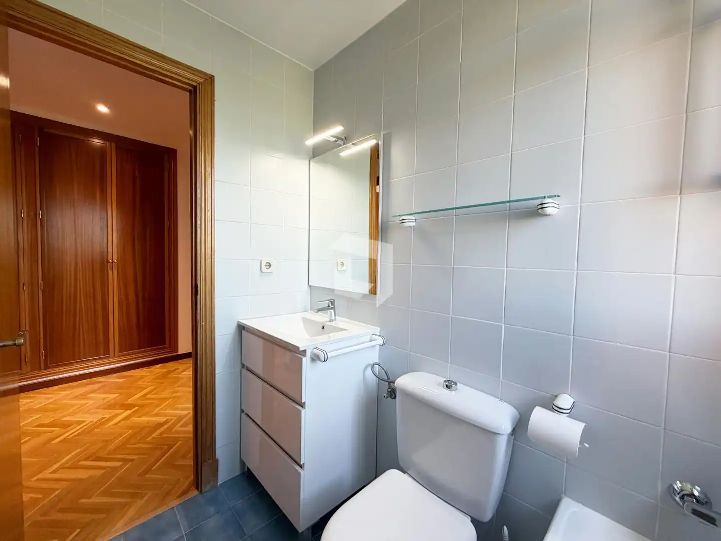 Badezimmer von Wohnung zur Miete in Pozuelo de Alarcón mit Heizung, Parkett und Terrasse