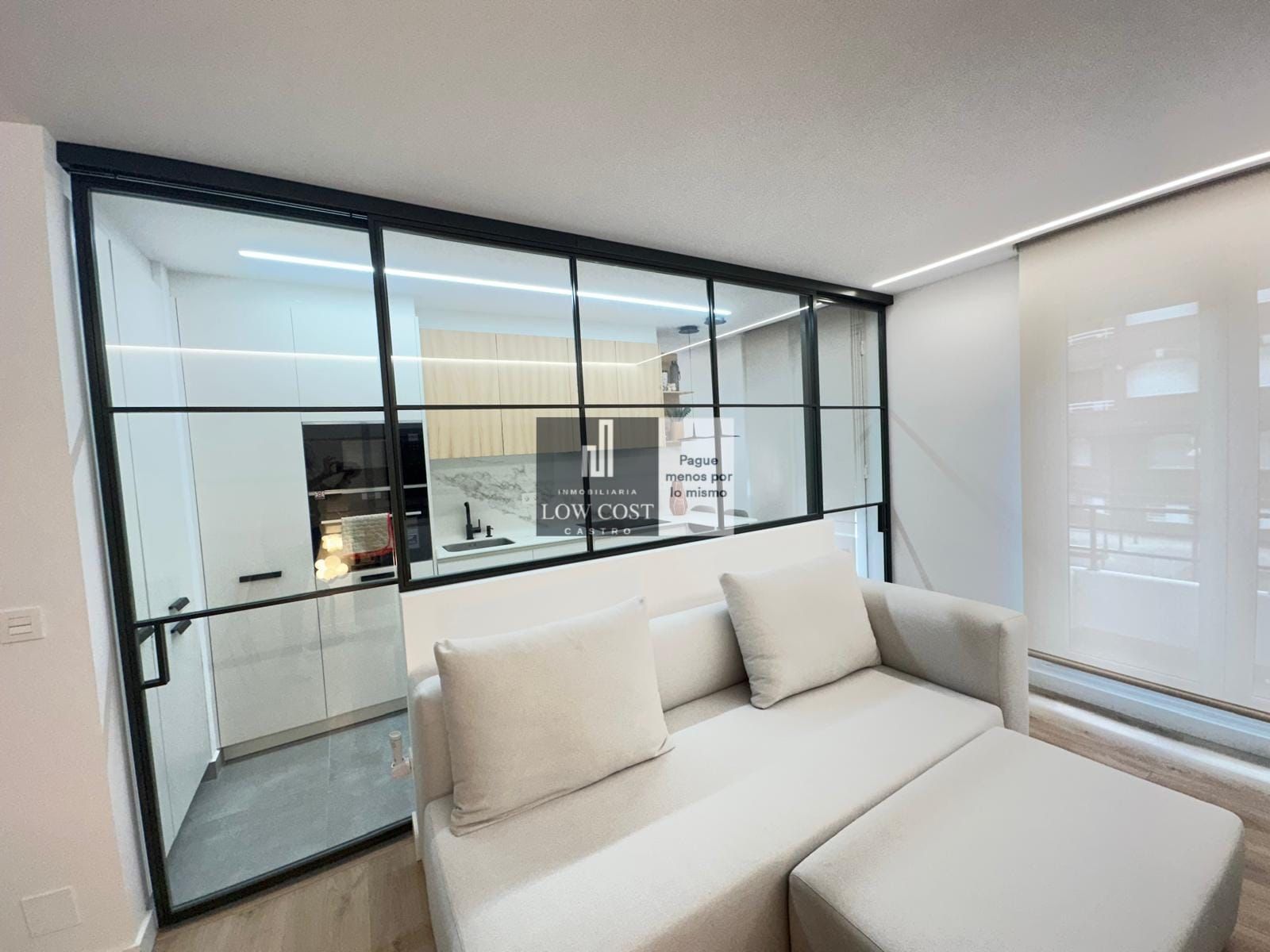 Living room of Flat for sale in Castro-Urdiales  with Heating, Terrace and Furnished