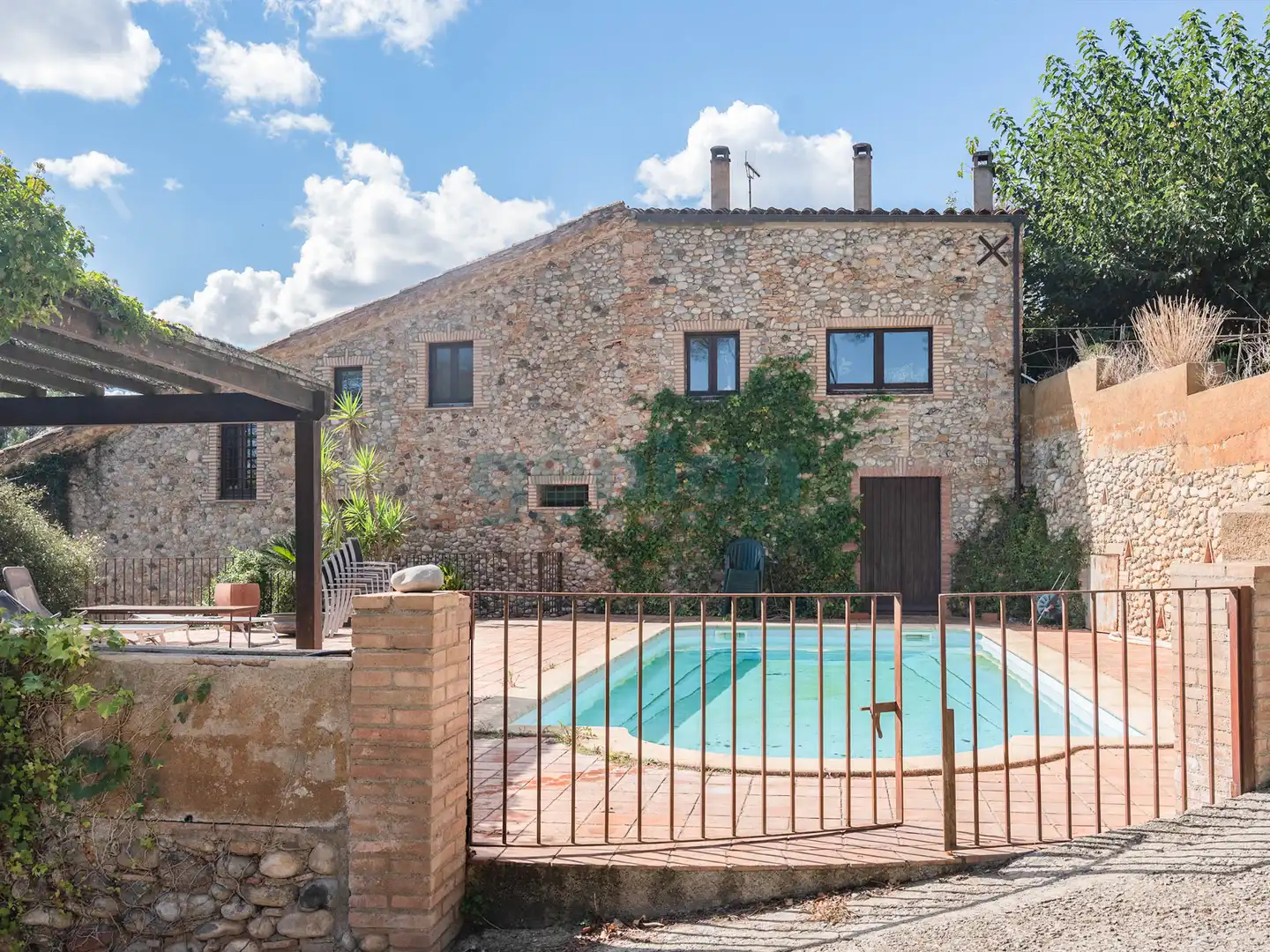 Piscina de Finca rústica en venta en Sant Miquel de Fluvià con Aire acondicionado, Calefacción y Jardín privado