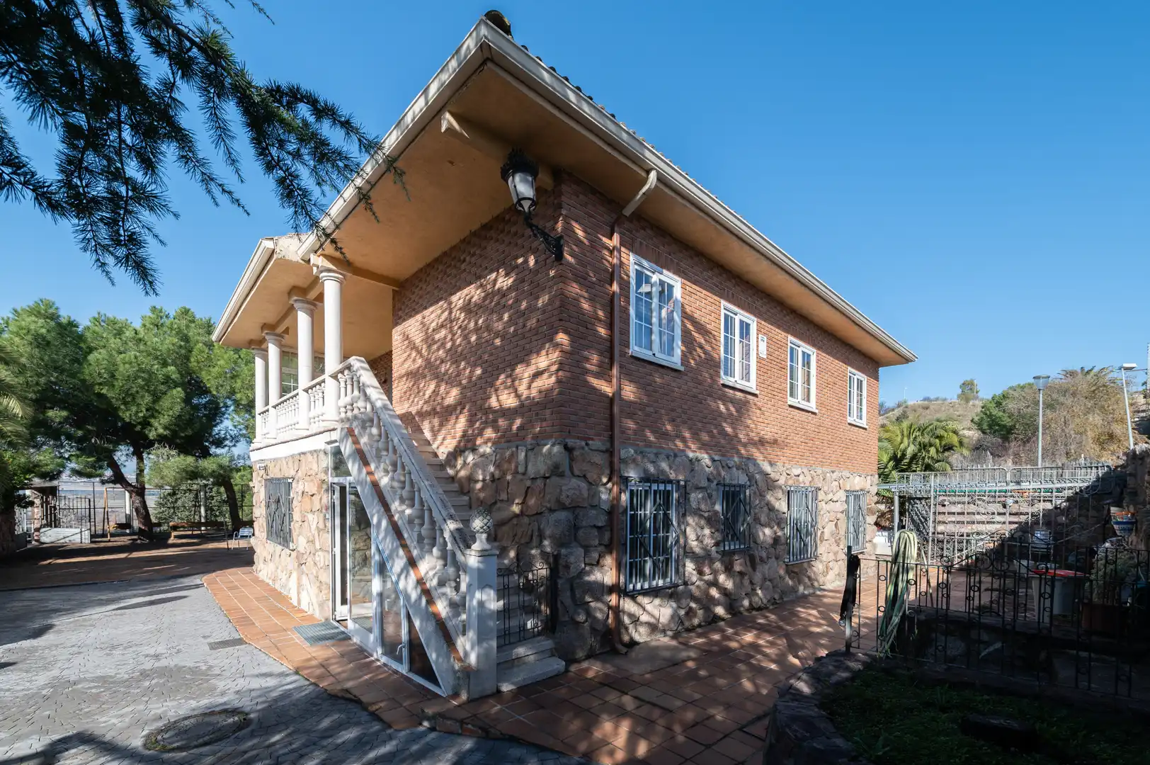 Exterior view of Houses for sale in Paracuellos de Jarama  with Heating, Private garden and Terrace