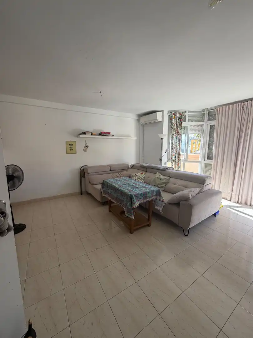 Sala d'estar de Pis en venda en Algeciras amb Aire condicionat i Terrassa