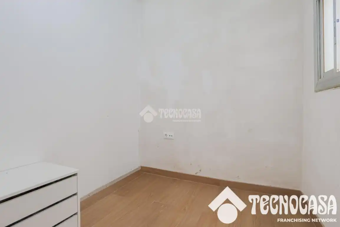 Bedroom of Flat for sale in Barcelona  with Parquet flooring and Alarm