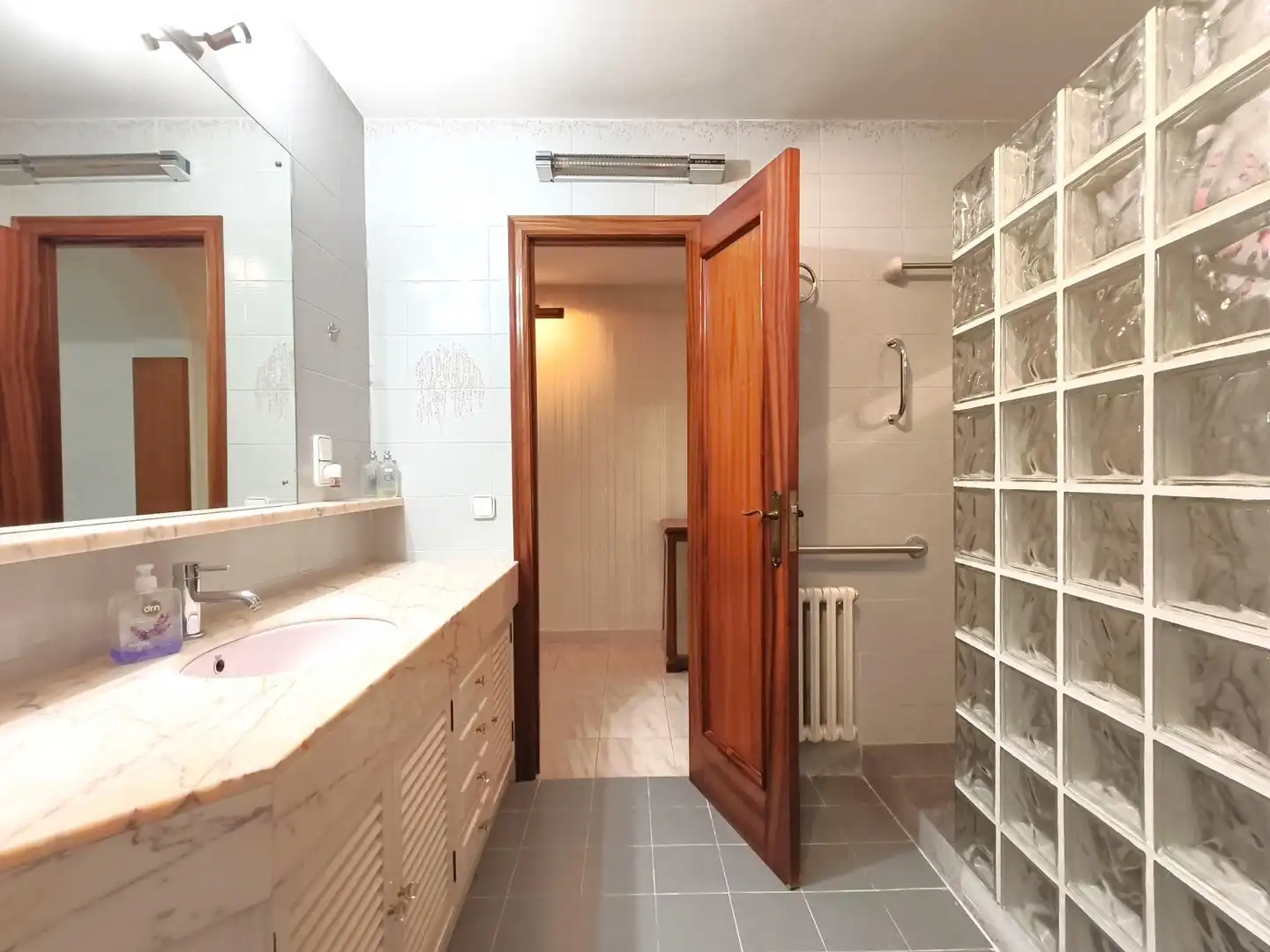 Baño de Piso en venta en Reus con Calefacción, Terraza y Trastero