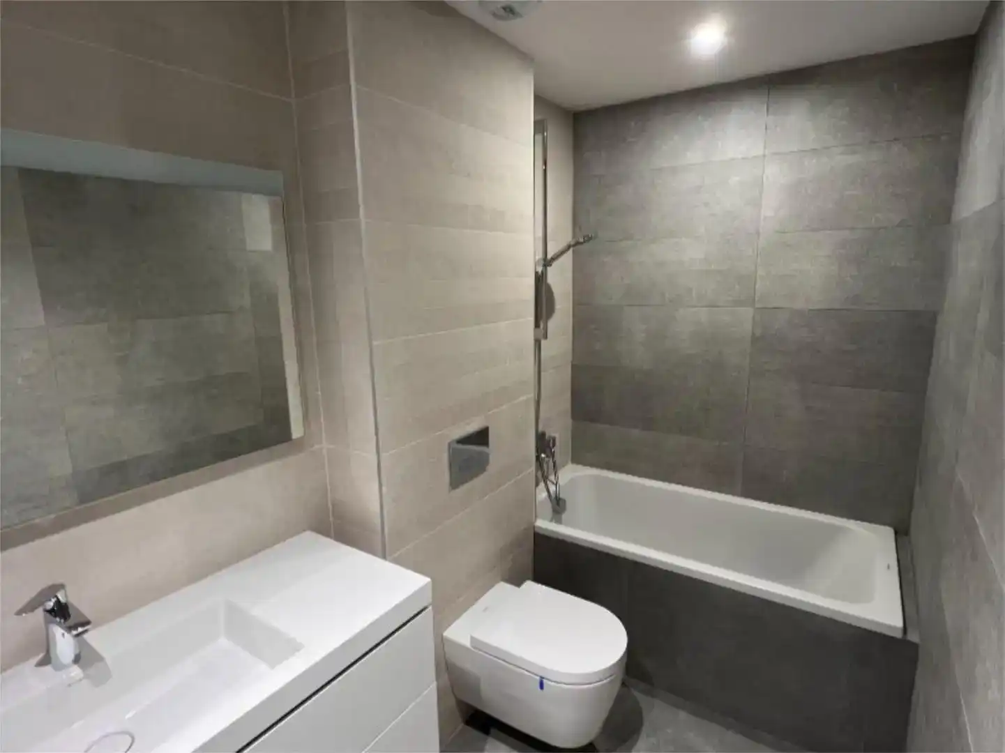 Badezimmer von Wohnung zur Miete in Salou mit Klimaanlage, Schwimmbad und Balkon