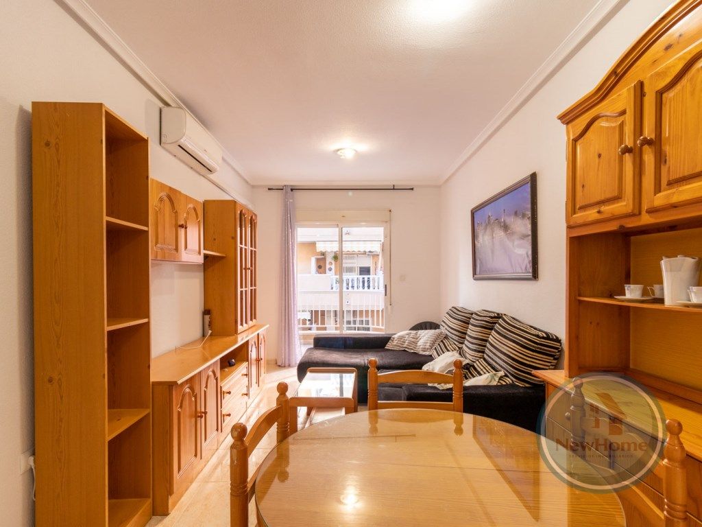 Sala d'estar de Pis en venda en Torrevieja amb Aire condicionat i Balcó