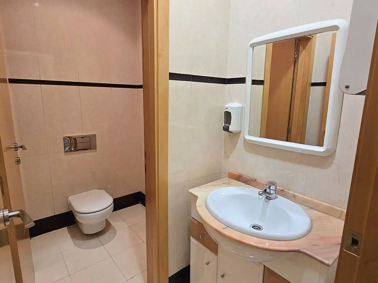 Baño de Oficina de alquiler en Valencia con Aire acondicionado y Calefacción