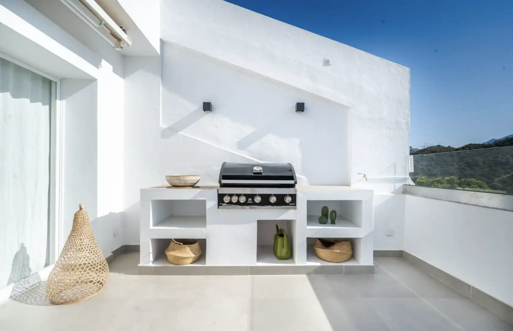 Terrasse von Wohnungen zum Verkauf in Benahavís mit Klimaanlage, Terrasse und Schwimmbad