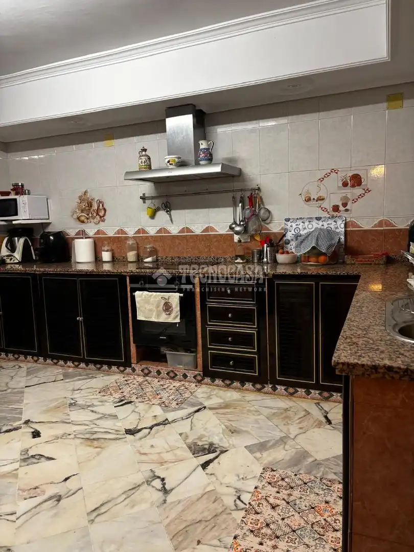 Cuina de Casa o xalet en venda en Alcalá de Guadaira amb Aire condicionat i Terrassa