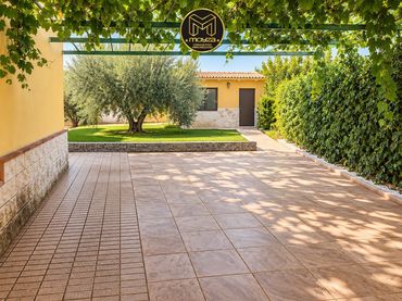 Chalet con jardín en venta en Ctra. Circunvalación - La Magdalena