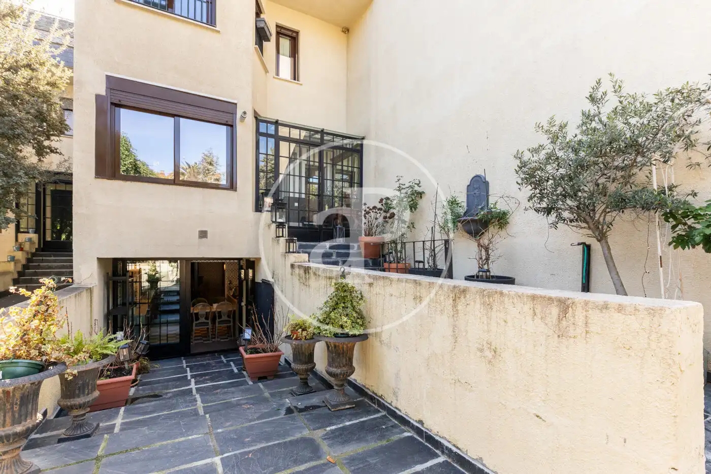 Vista exterior de Casa adosada en venta en La Moraleja con Aire acondicionado, Calefacción y Jardín privado