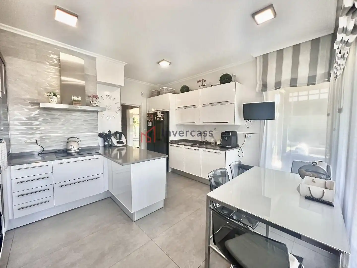 Cocina de Casa adosada en venta en Castro-Urdiales con Jardín privado, Trastero y Piscina comunitaria