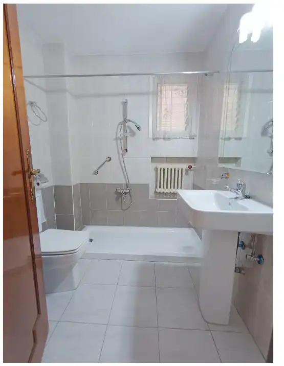 Baño de Piso en venta en Zaragoza con Calefacción, Terraza y Trastero