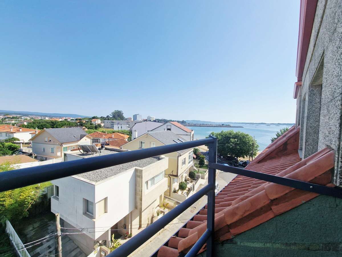Exterior view of Apartment for sale in Vilanova de Arousa  with Heating, Terrace and Furnished