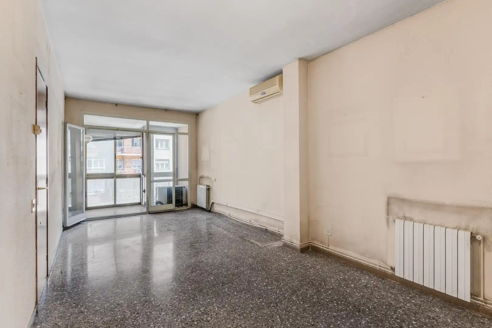 Flat for sale in Barcelona  with Air Conditioner, Heating and Terrace