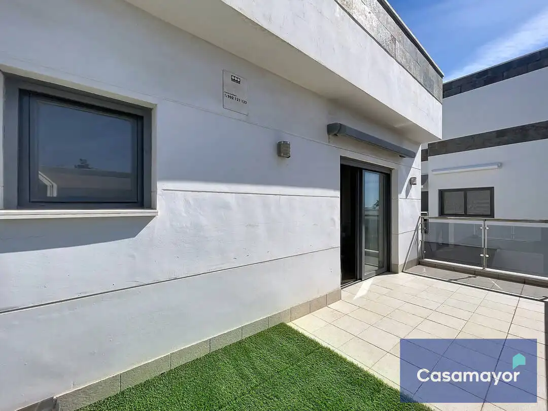 Vista exterior de Casa o xalet en venda en Alicante / Alacant amb Aire condicionat, Calefacció i Jardí privat