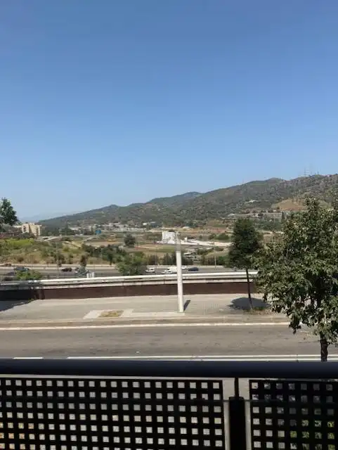Vista exterior de Casa adosada en venda en Barcelona amb Calefacció, Terrassa i Piscina