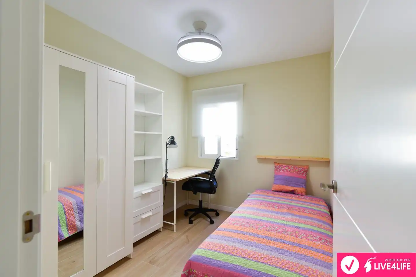 Bedroom of Flat for rent in Sevilla  with Air Conditioner, Furnished and Balcony