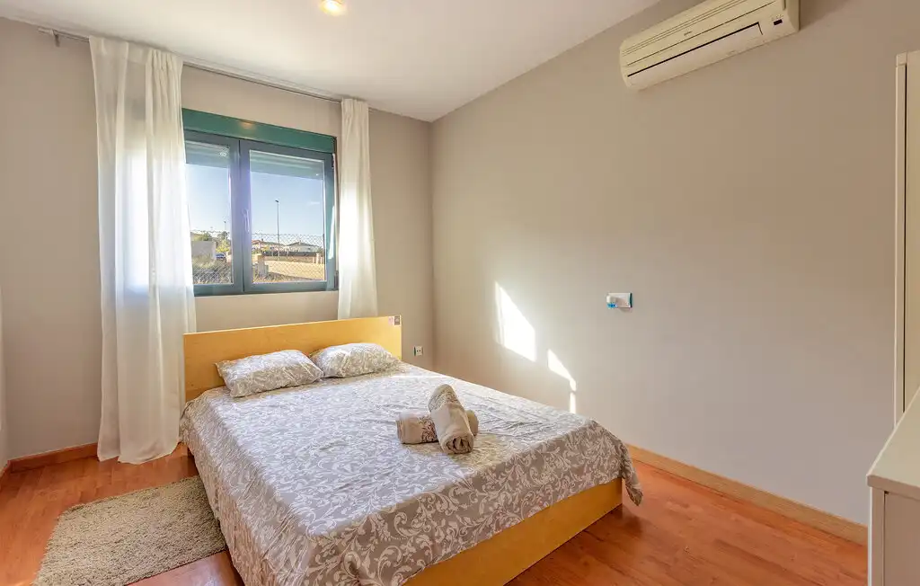 Chalet con terraza en venta en Calle Urba Coto Riñales 119, imagen 19
