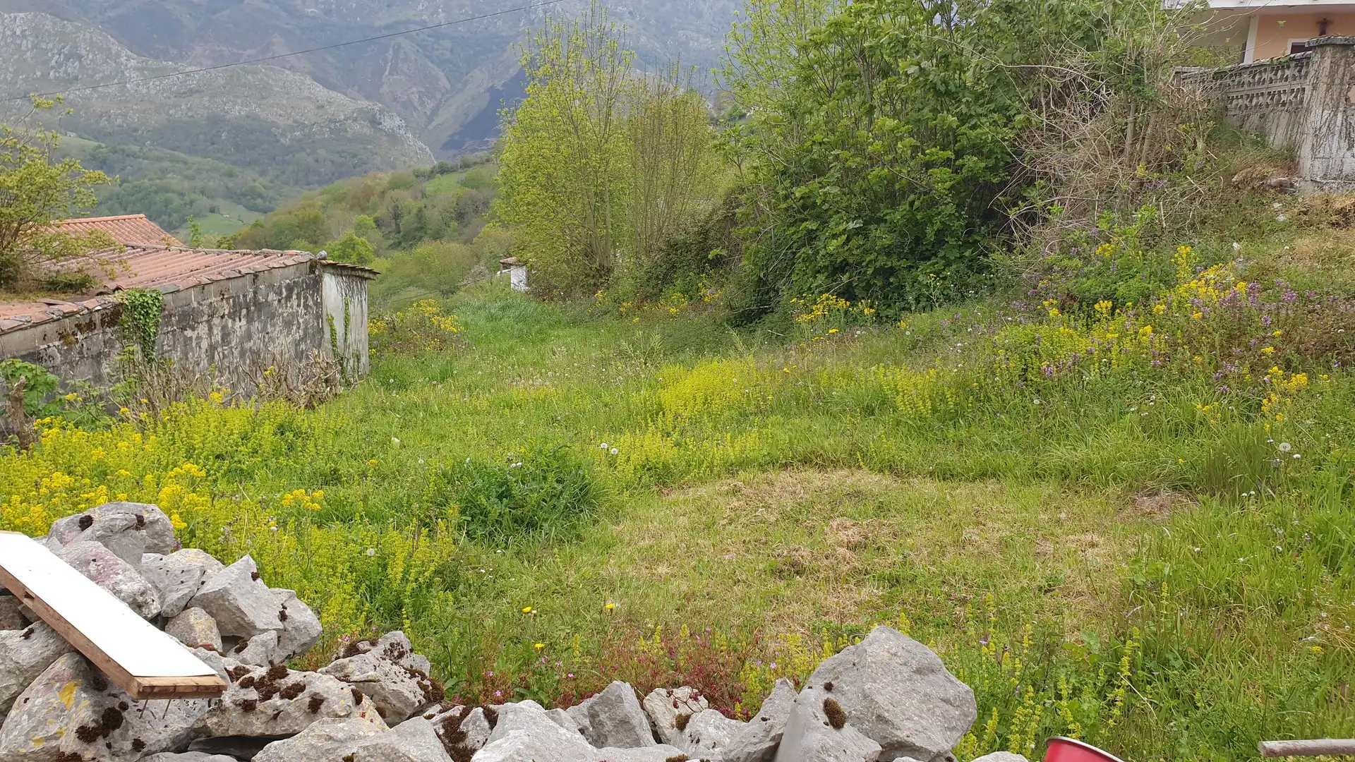 Casa adosada en venda en Cabrales amb Jardí privat, Traster i Balcó