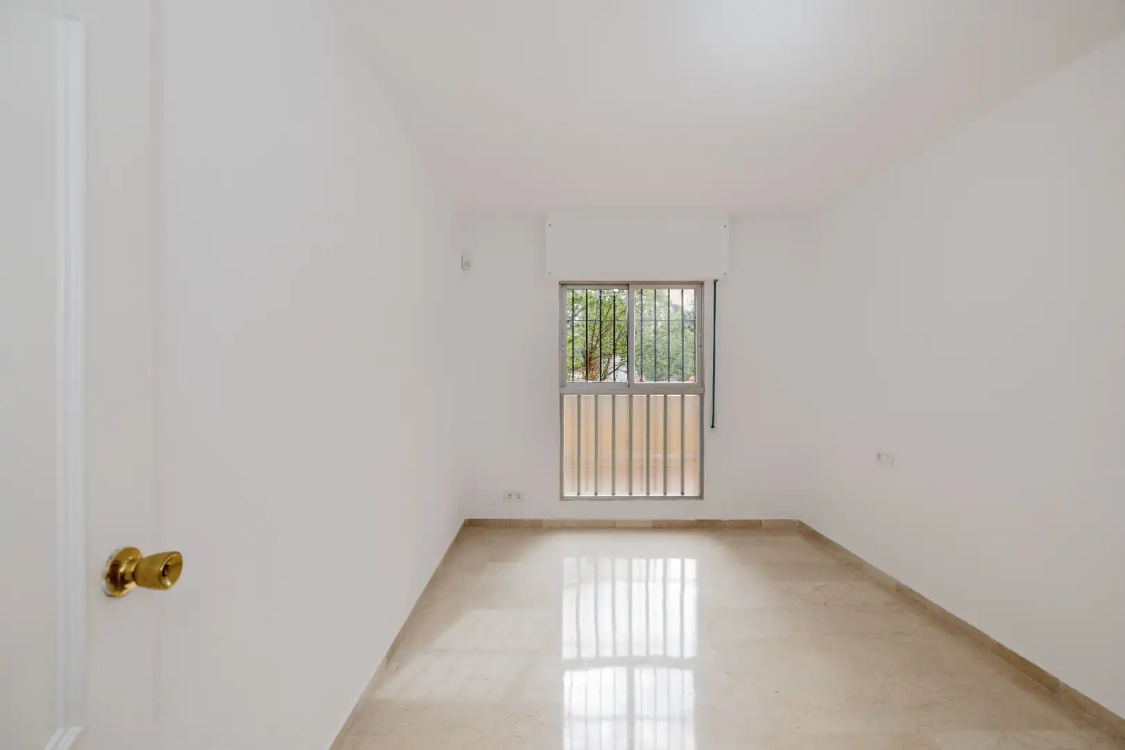 Bedroom of Flat for sale in Marbella  with Terrace and Storage room
