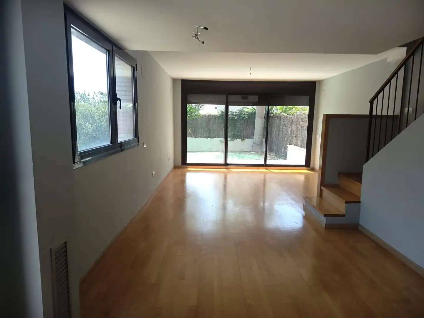 Living room of Detached homes for rent in Montgat  with Air Conditioner, Heating and Private garden