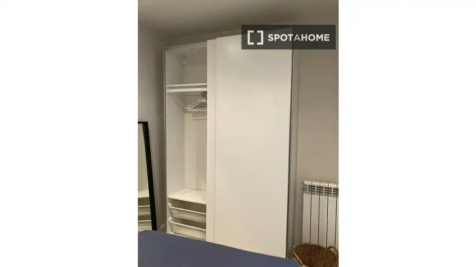 Habitación de Piso de alquiler en Sabadell con Aire acondicionado, Calefacción y Amueblado