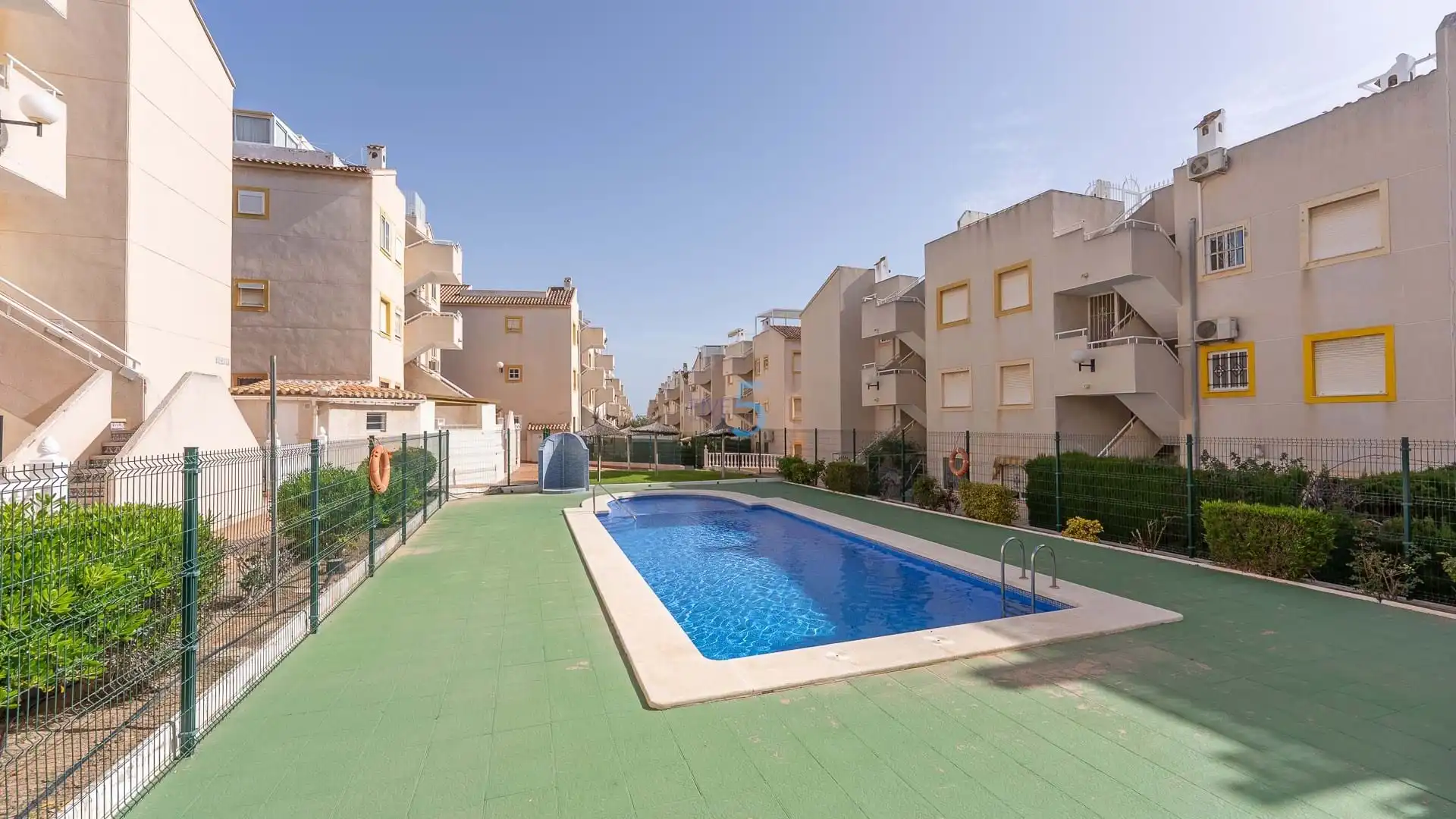 Swimming pool of Flat for sale in Torrevieja  with Air Conditioner, Heating and Swimming Pool