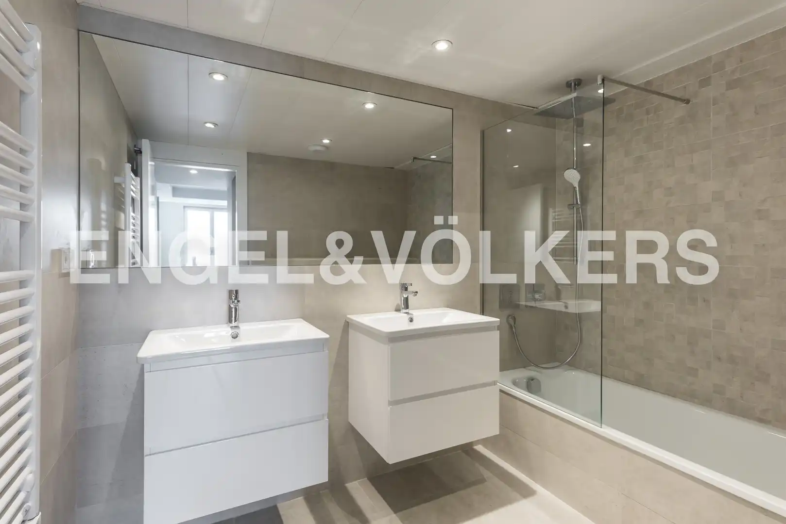 Bany de Apartament en venda en Madrid amb Aire condicionat, Calefacció i Piscina