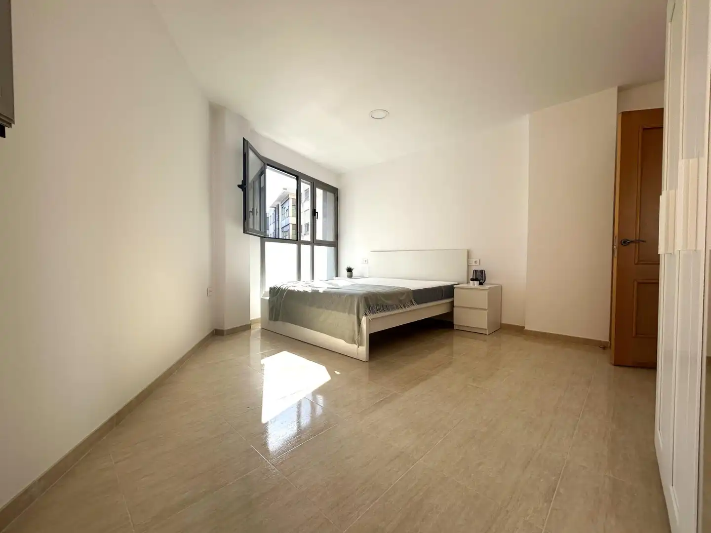 Habitación de Apartamento de alquiler en Burriana / Borriana con Aire acondicionado, Calefacción y Amueblado