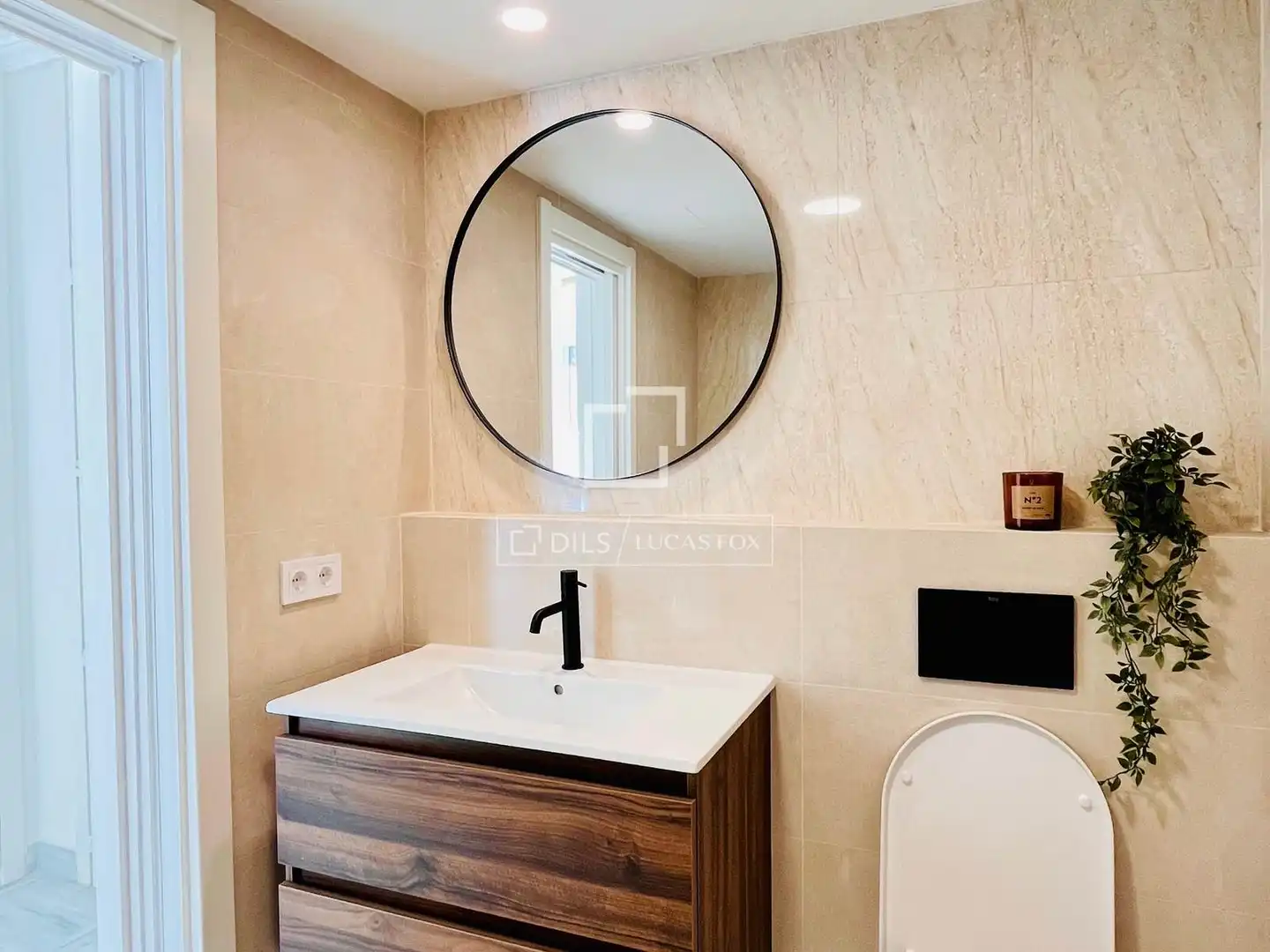 Bathroom of Flat for sale in Marbella  with Air Conditioner, Private garden and Storage room