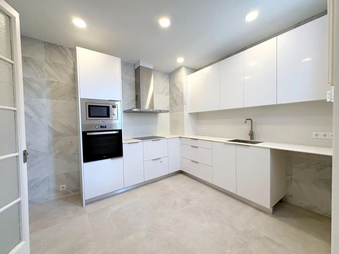 Penthouse with terrace to rent in Carrer de Muntaner, imagen 26