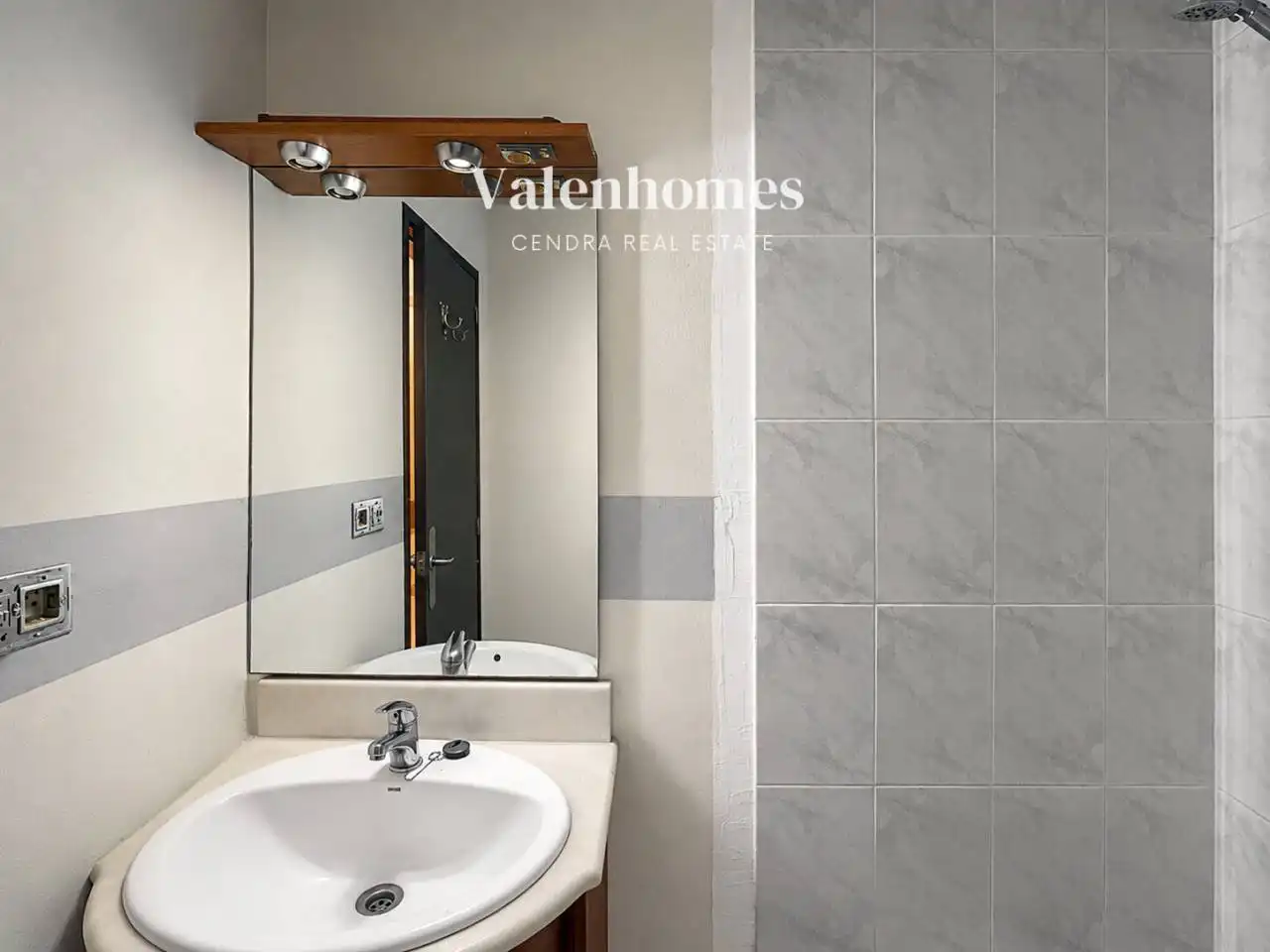 Bathroom of Flat for sale in Sant Celoni  with Parquet flooring and Balcony