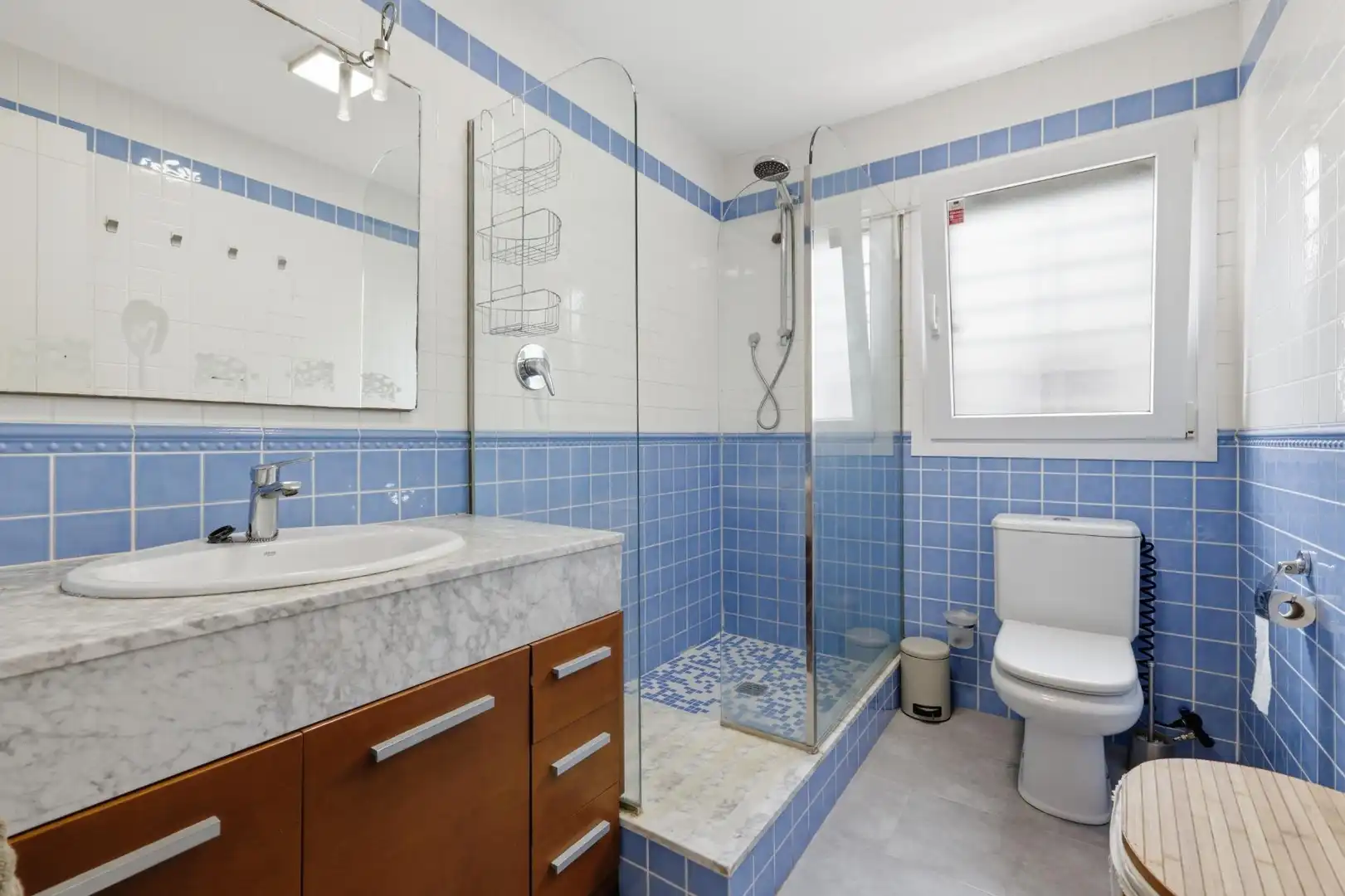 Bathroom of Houses for sale in La Pobla de Vallbona  with Air Conditioner, Heating and Private garden
