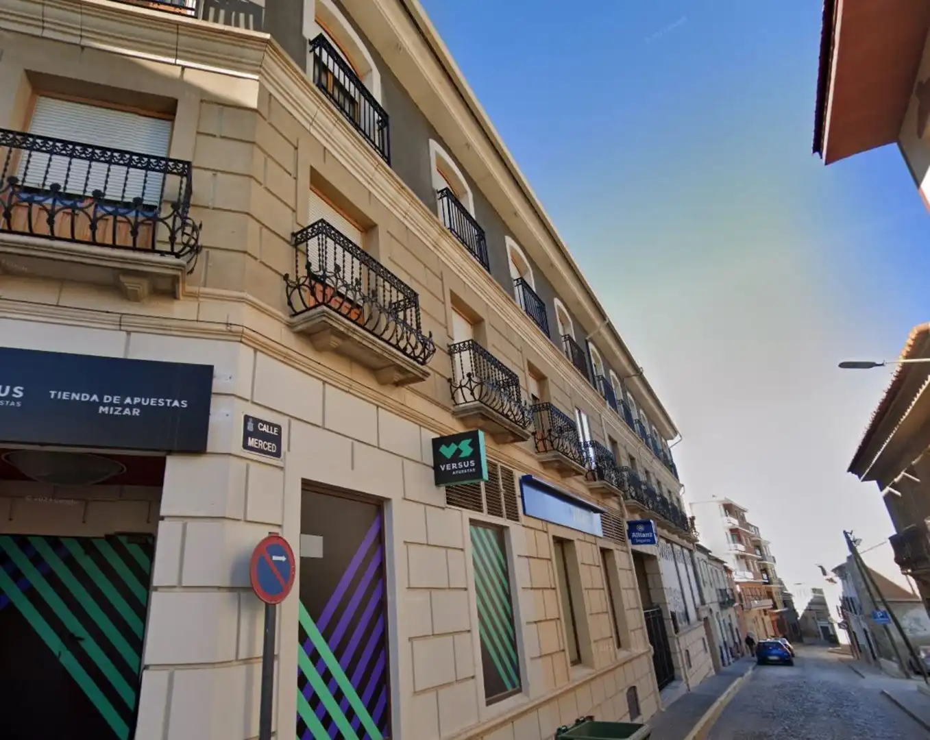 Vista exterior de Local en venta en La Solana  