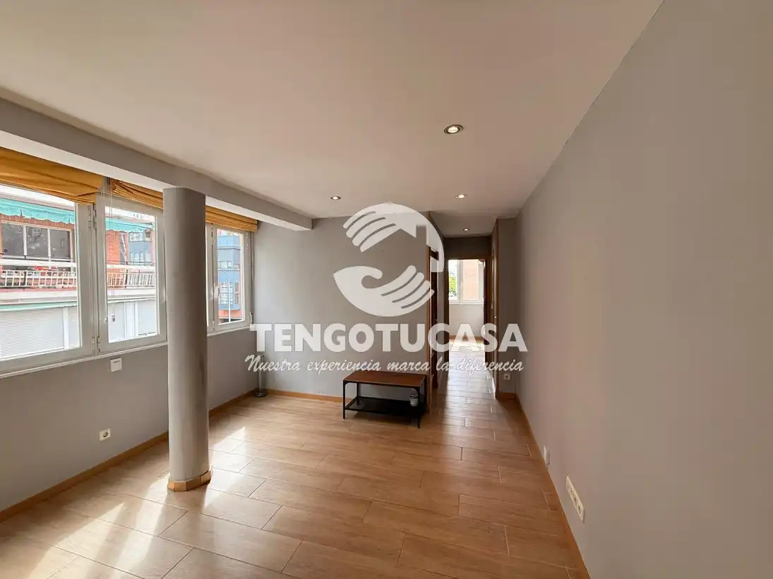 Flat for sale in Madrid  with Air Conditioner, Heating and Furnished