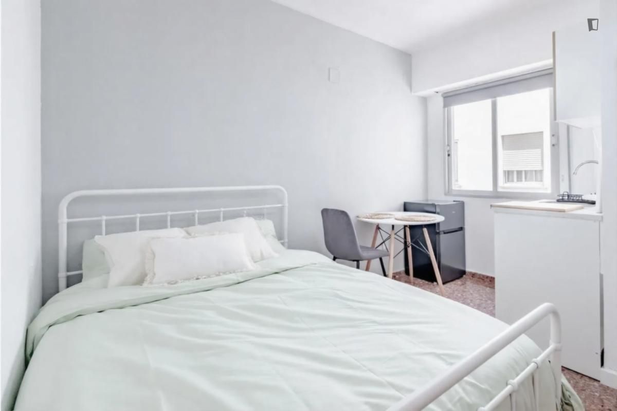 Habitación de Apartamento para compartir en Aldaia con Amueblado, Horno y Lavadora